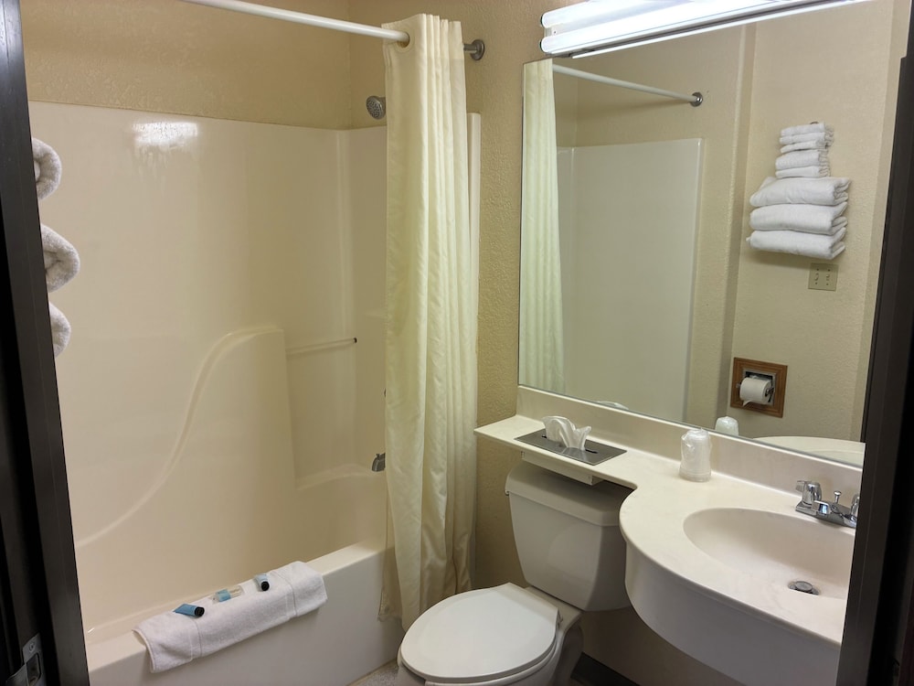 غرفة أساسية بسريرين كوين، Travelodge by Wyndham Chadron 6/7