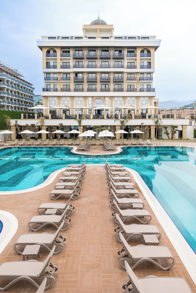 Serenity Queen Hotel 6/58
