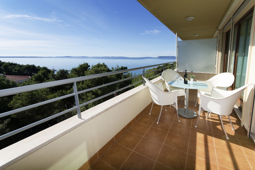 THE RESIDENCE 22/71