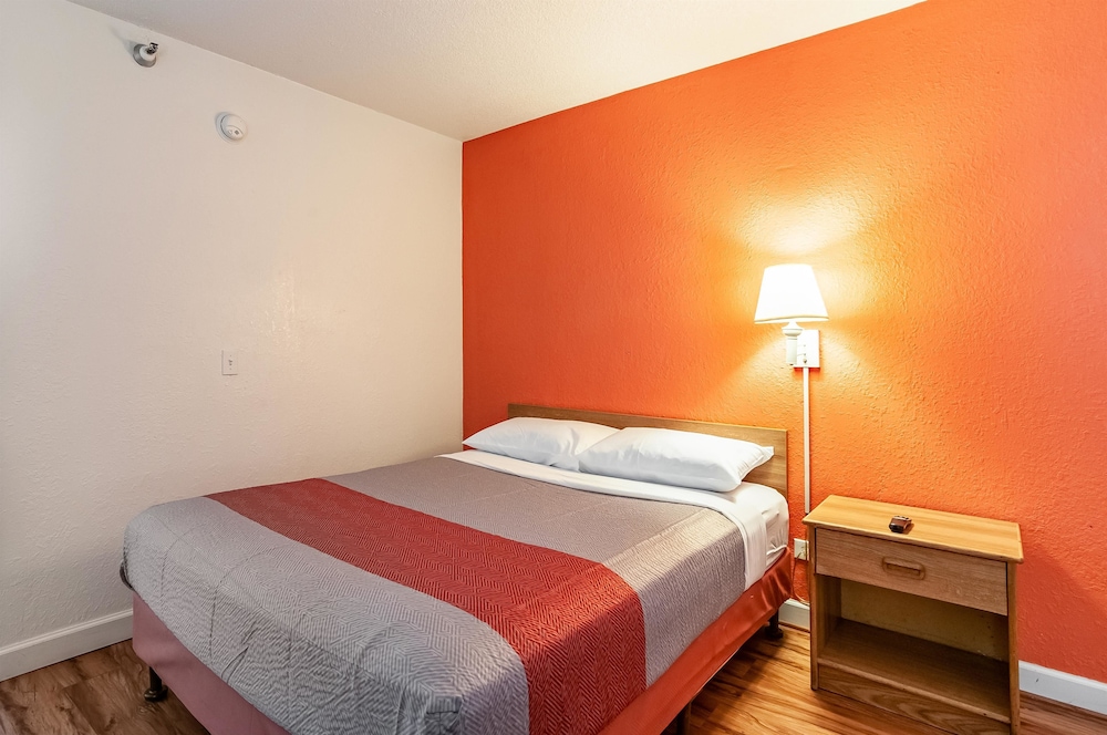 Motel6 Naperville, IL 26/44