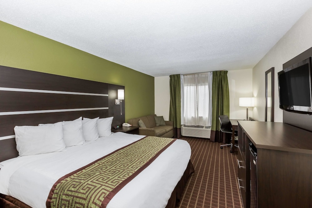 Baymont By Wyndham Louisville South I 65 12/33