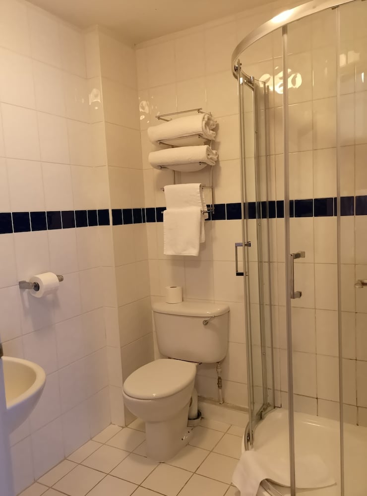 Tudor Lodge Hotel 42/45
