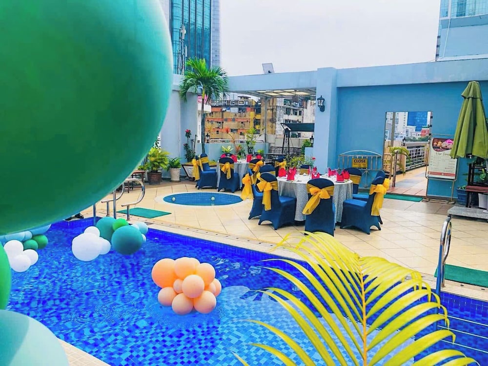 Huong Sen Hotel 65/71