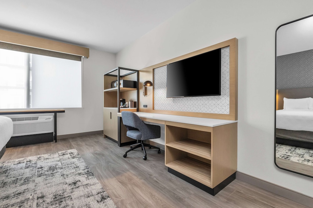 La Quinta Inn & Suites by Wyndham San Jose Silicon Valley 40/50