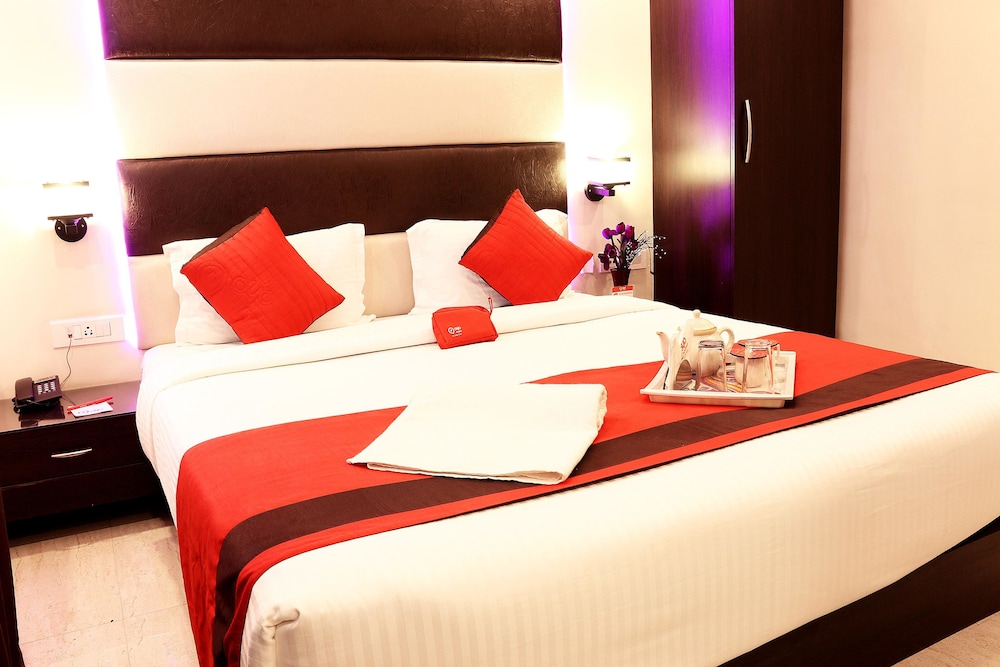 Oyo Rooms Parama Island Em Bypass 7/15