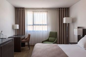 Room, Double or Twin Bed