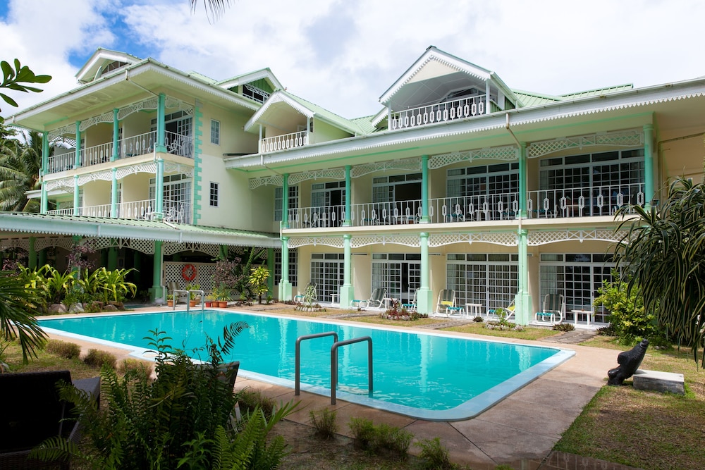 Palm Beach Hotel 1/40