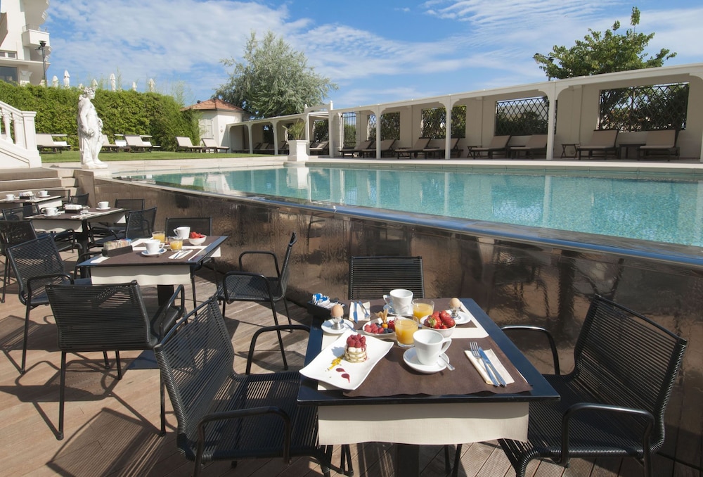 Hotel Carducci 76 58/75