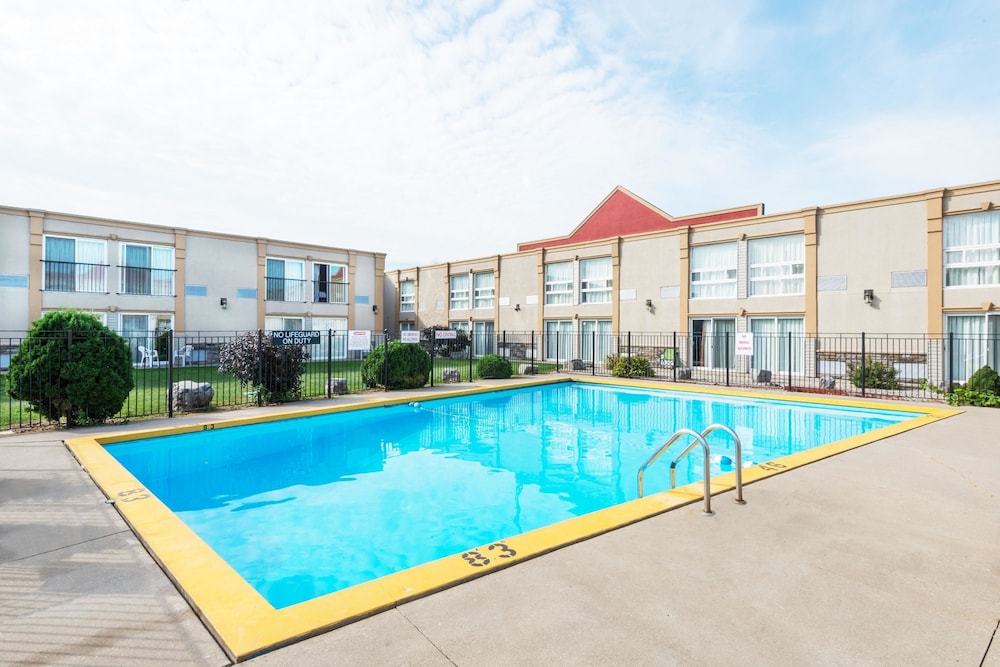 Super 8 by Wyndham Cambridge/Kitchener/Waterloo Area 3/33