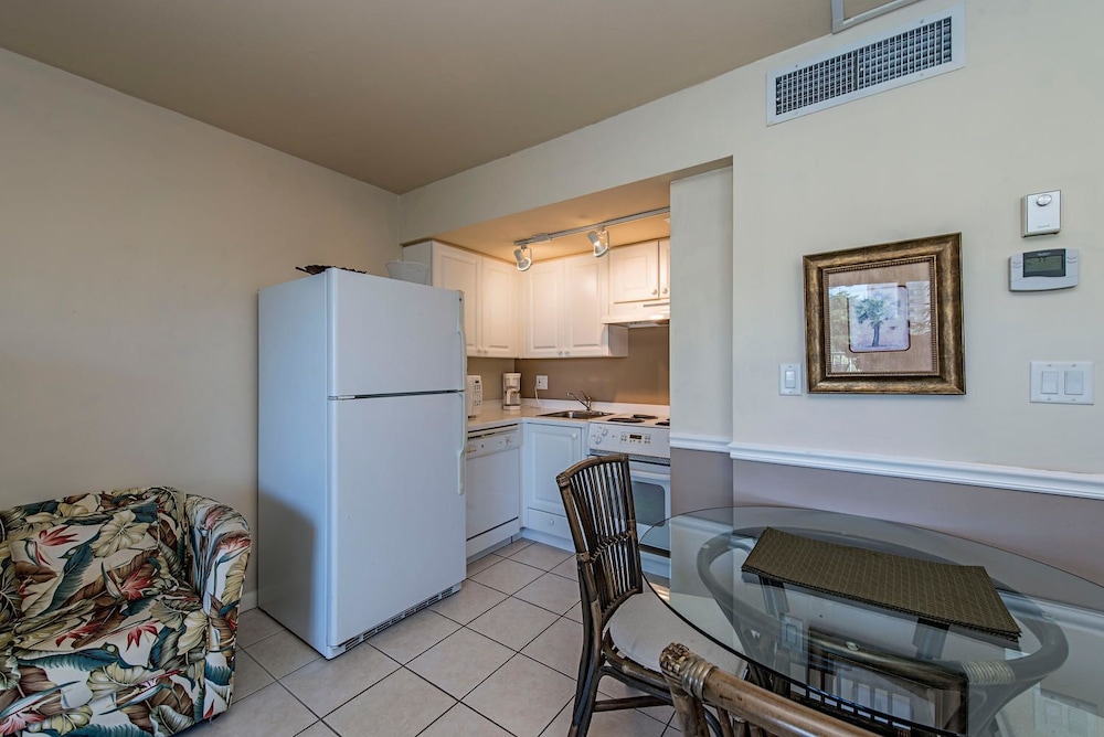 Marco Beach Vacation Suites 44/73
