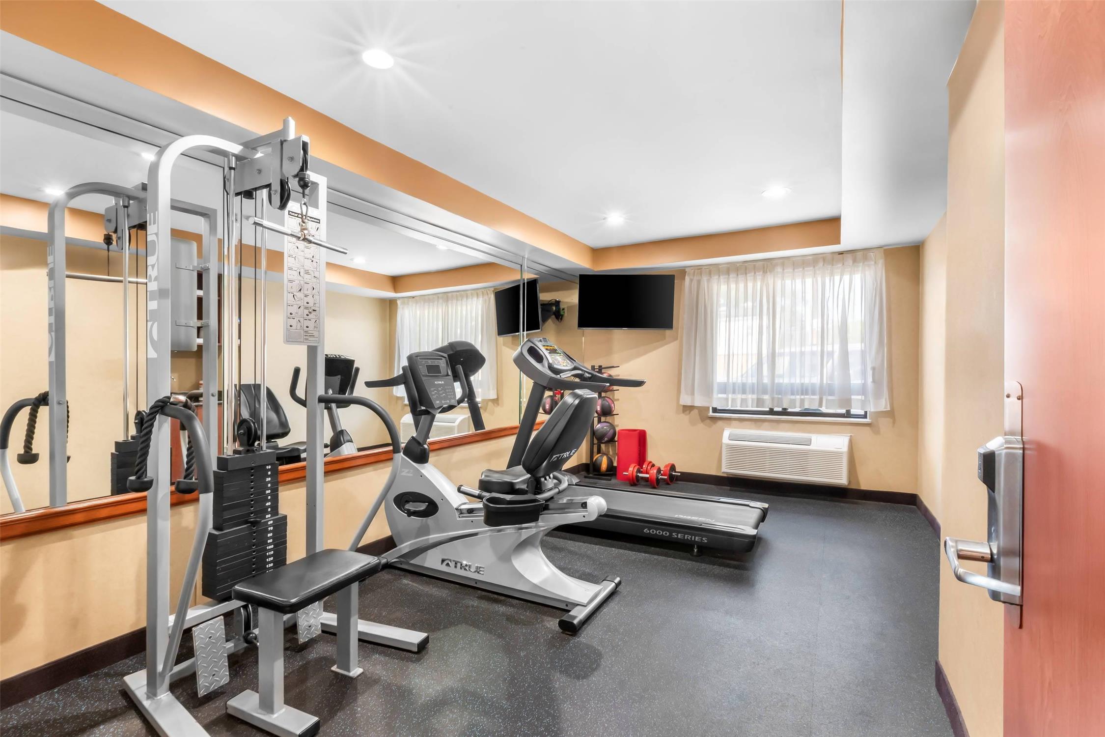 Econo Lodge Woodbridge 23/36
