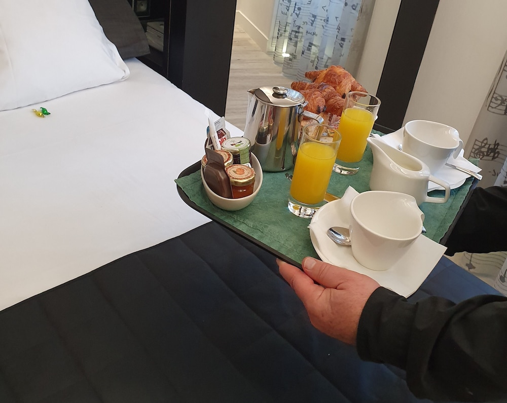 Apostrophe Hotel 43/45