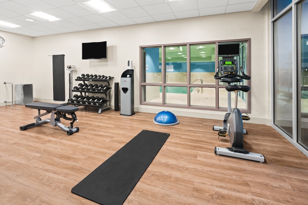 Holiday Inn Express & Suites Suisun City 35/70