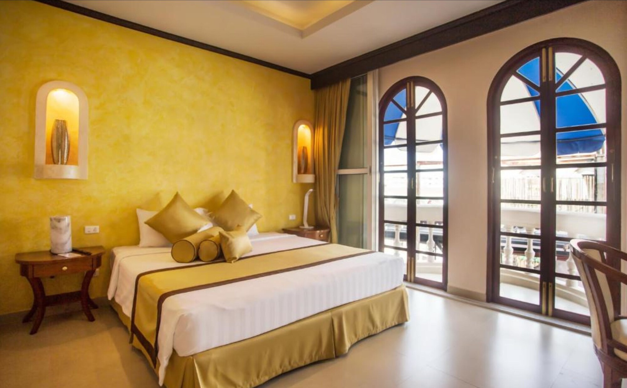 JUNIOR SUITE