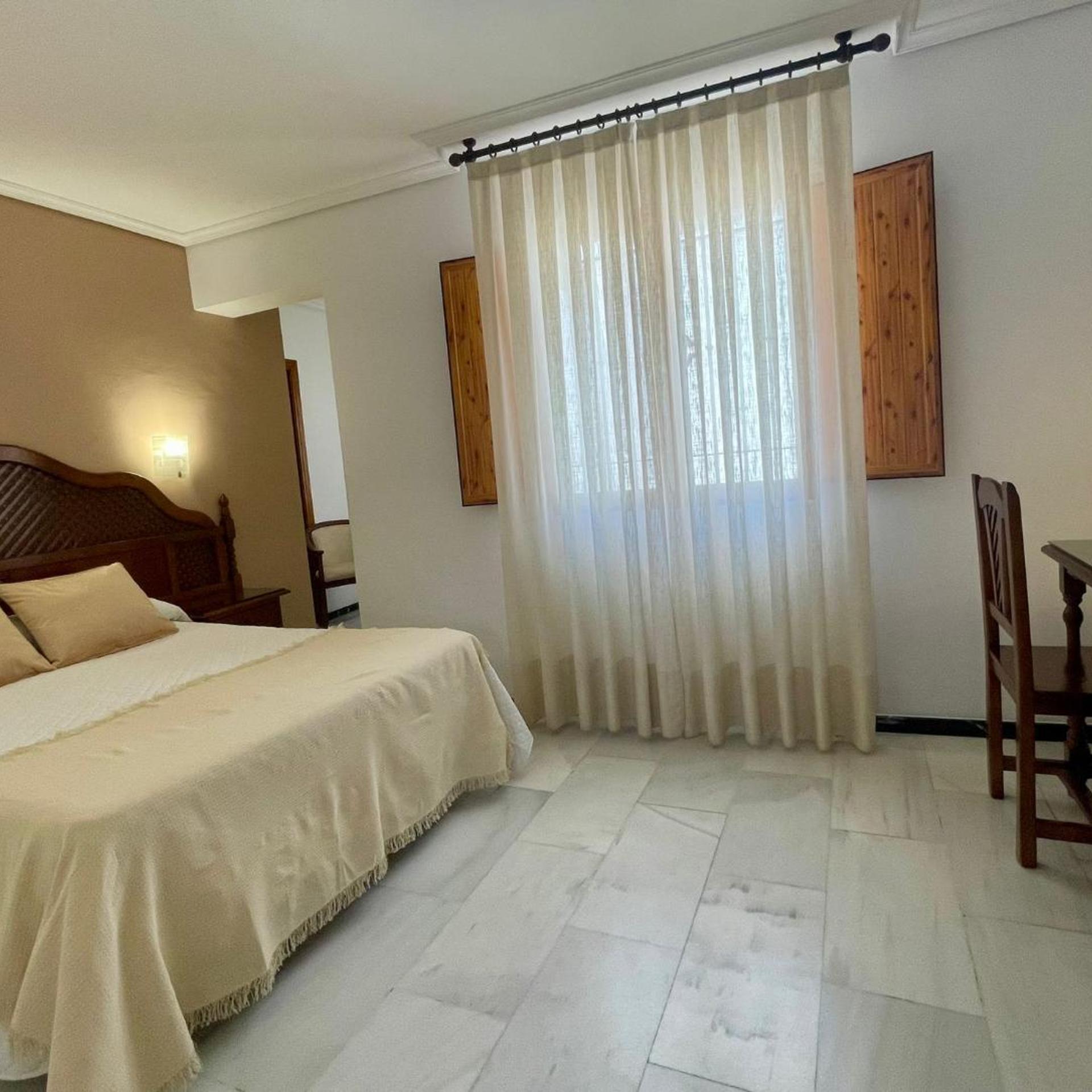 Room, Double or Twin Bed