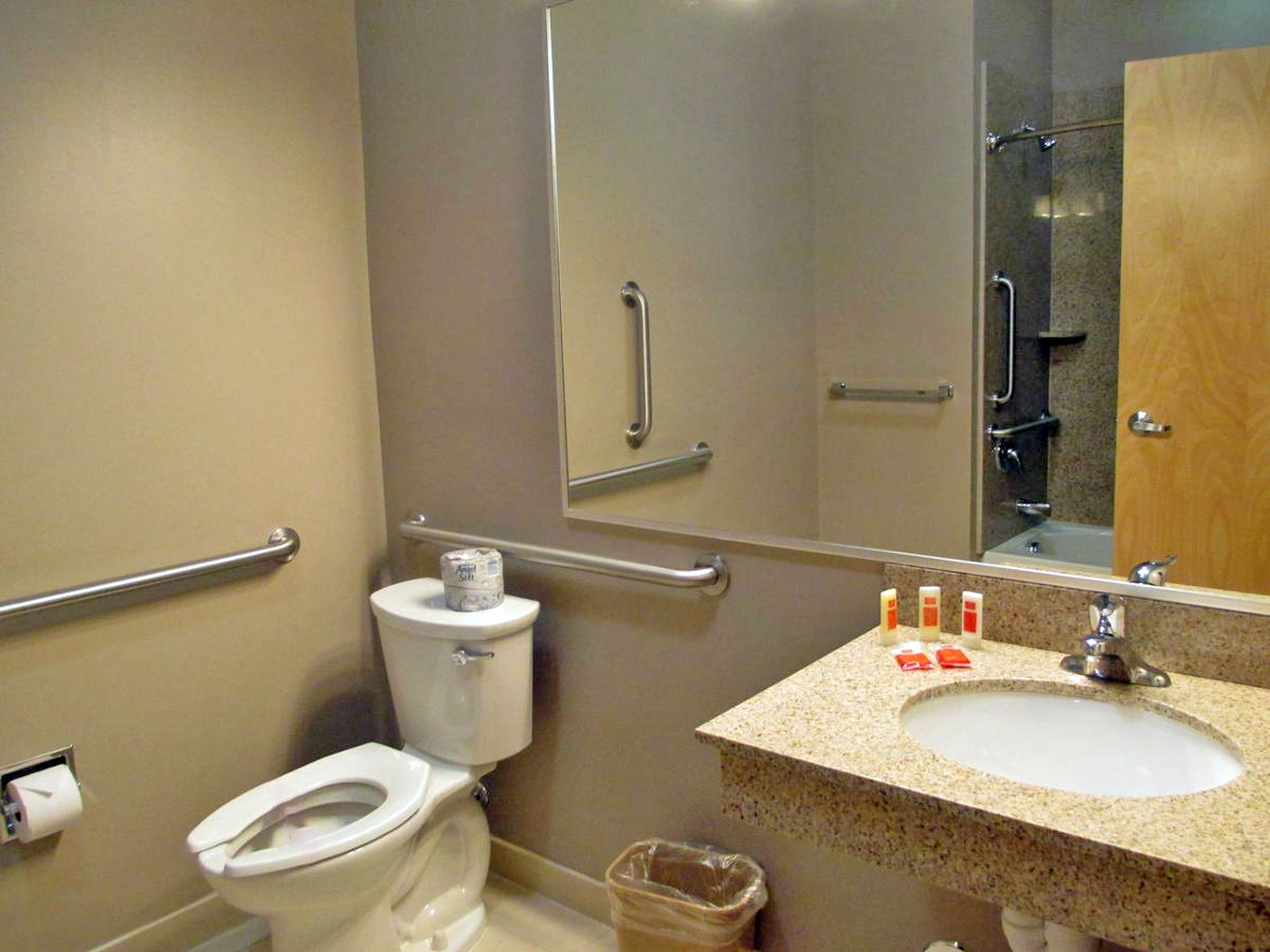 Red Carpet Inn And Suites Monmouth Jtc 35/38