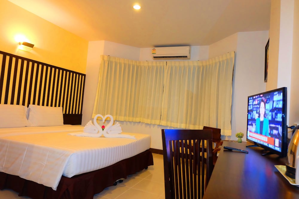 Sunday JA Plus Hotel 33/65