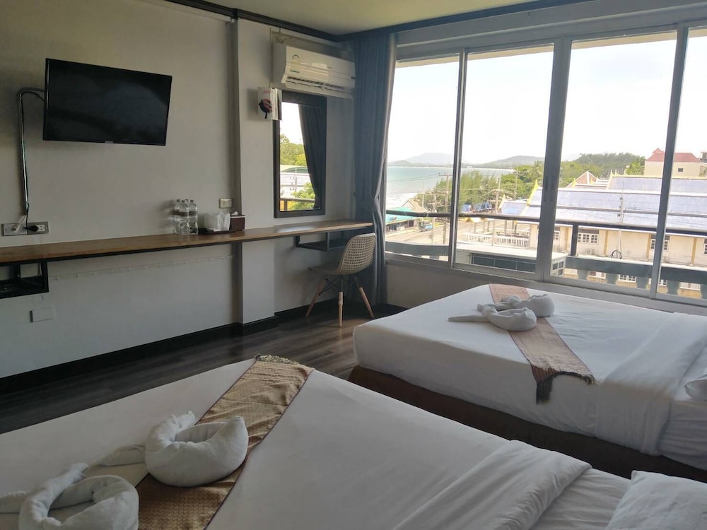 Pimpimarn Beach Hotel 12/66