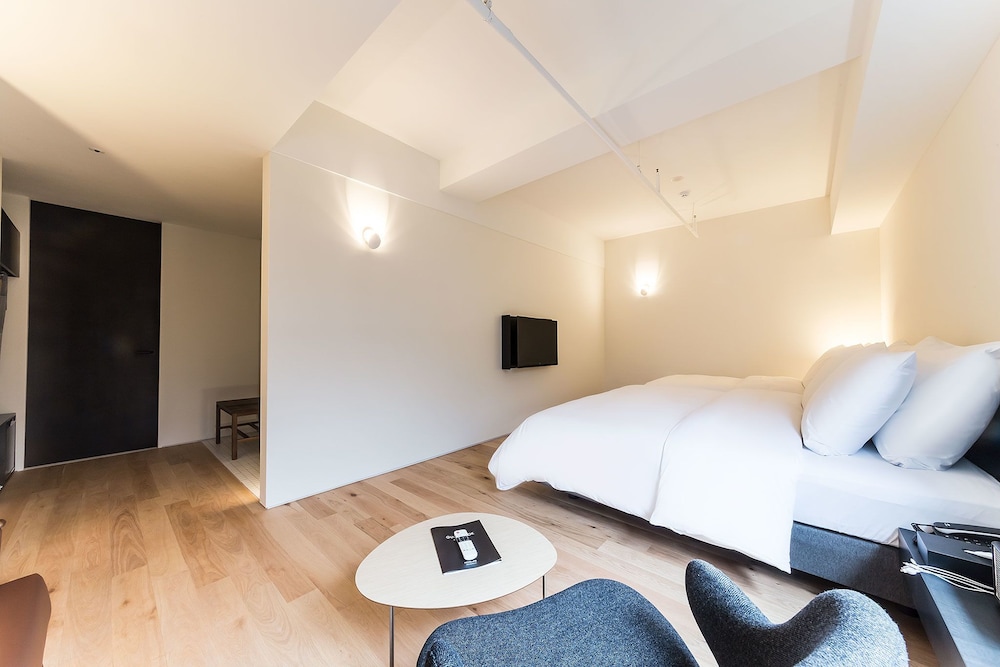 Hotel 498 11/42