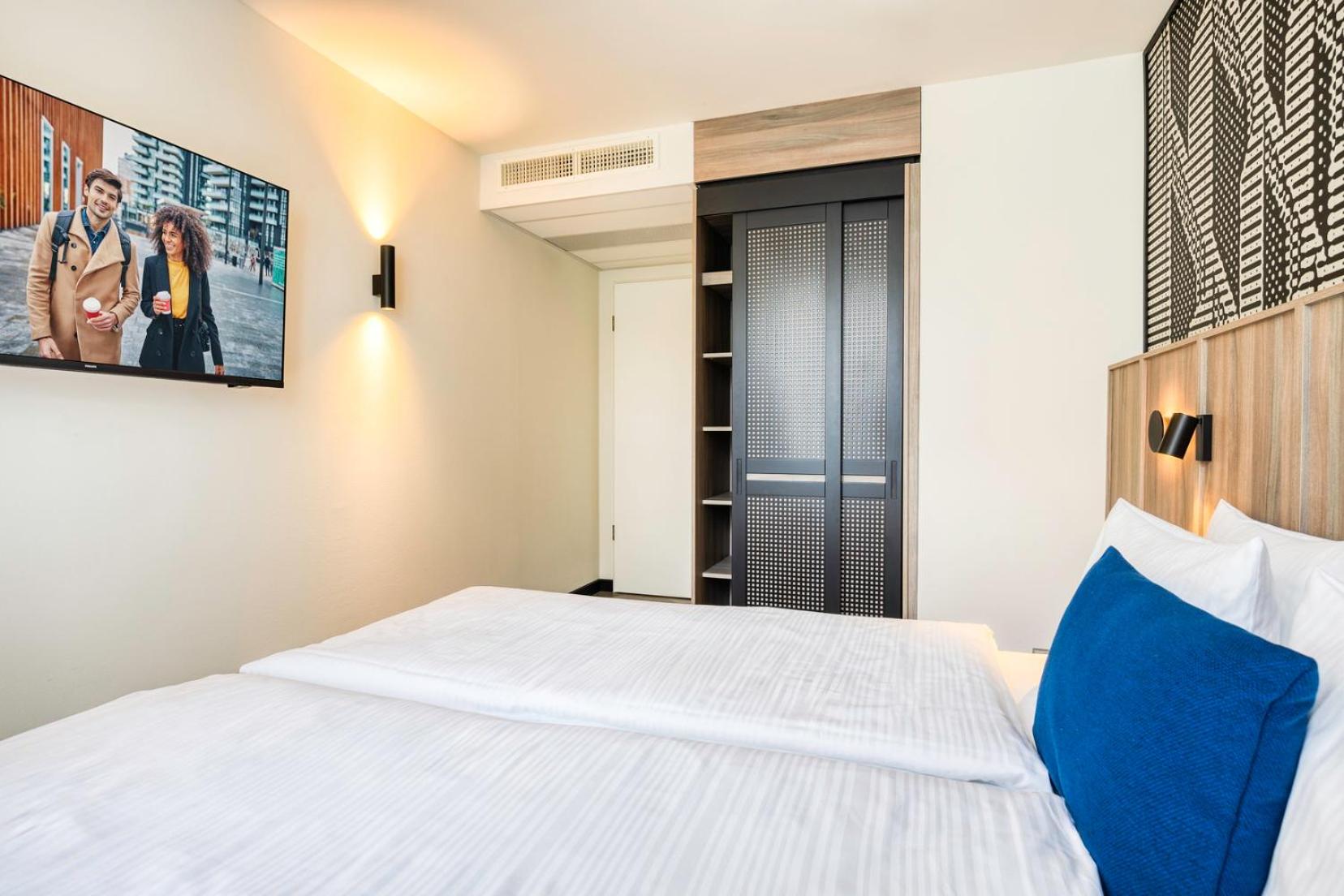 Classic, Studio, King Bed