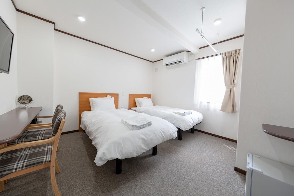 ECONOMY, TWIN BEDS
