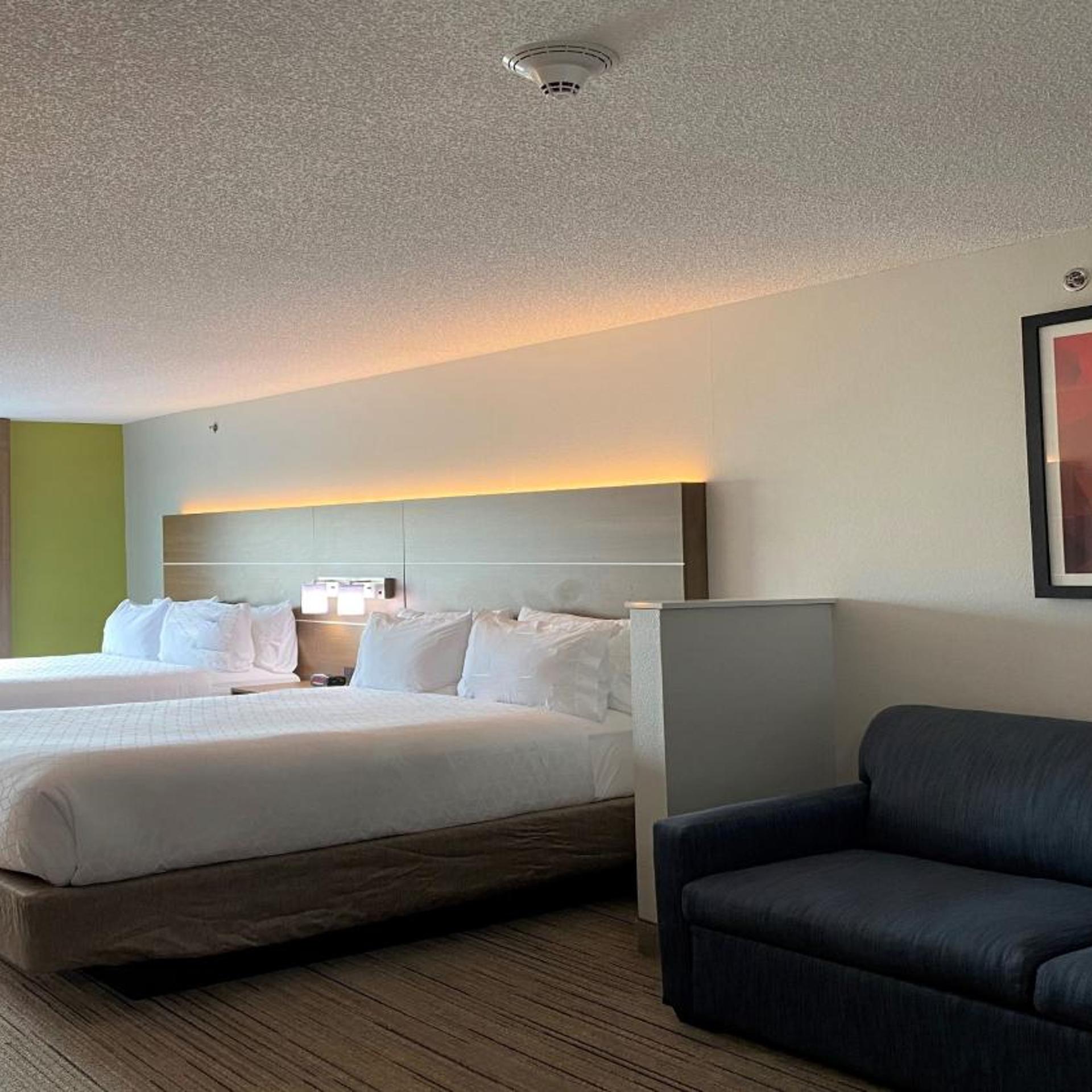 جناح بسرير كوين مع أريكة، Holiday Inn Express Suites Somerset Central 8/10