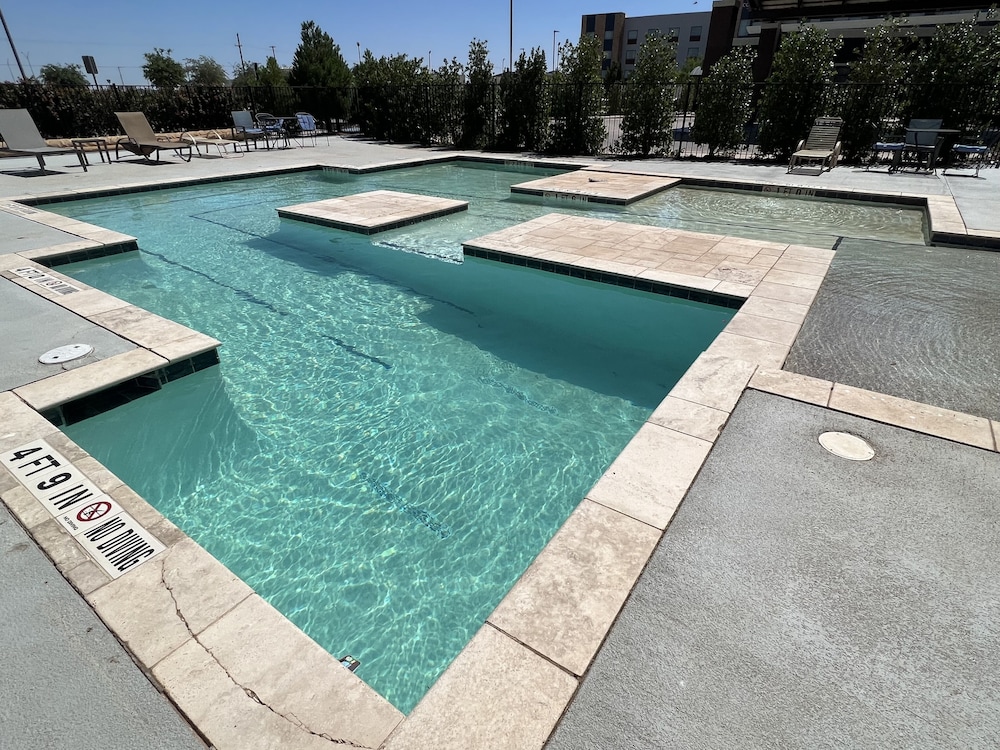 La Quinta Inn and Suites by Wyndham Lubbock Southwest 3/63