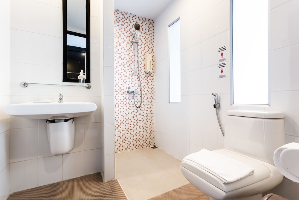 7q Patong Beach Hotel 48/49