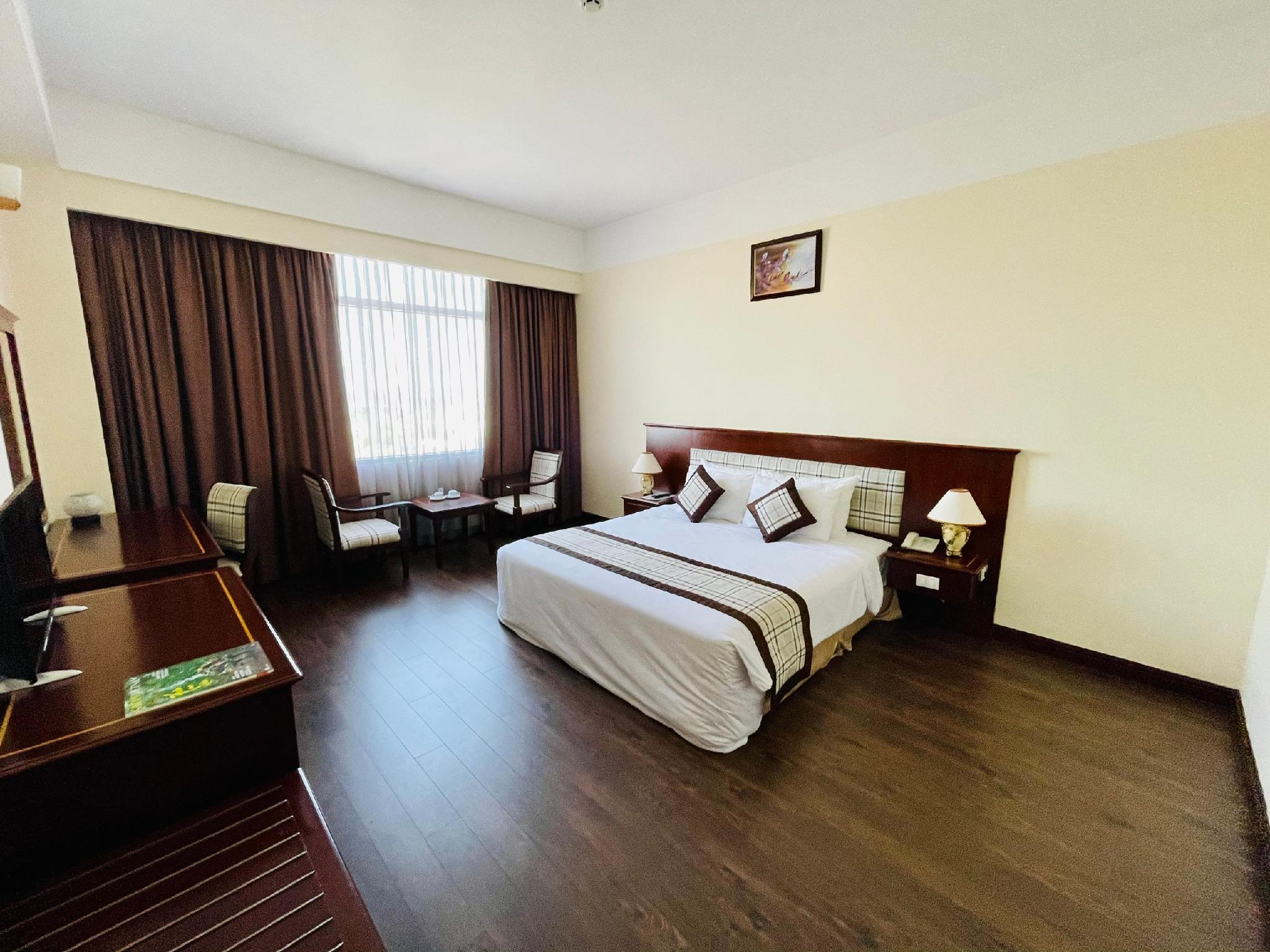 Deluxe, Twin Beds, Old Port View