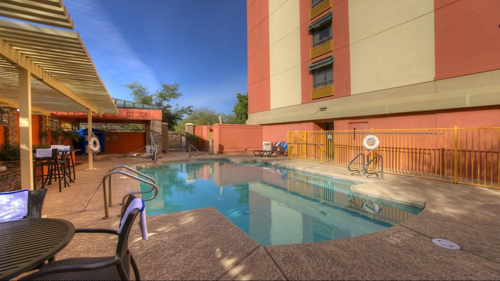 Holiday Inn Express Suites Tempe 24/46