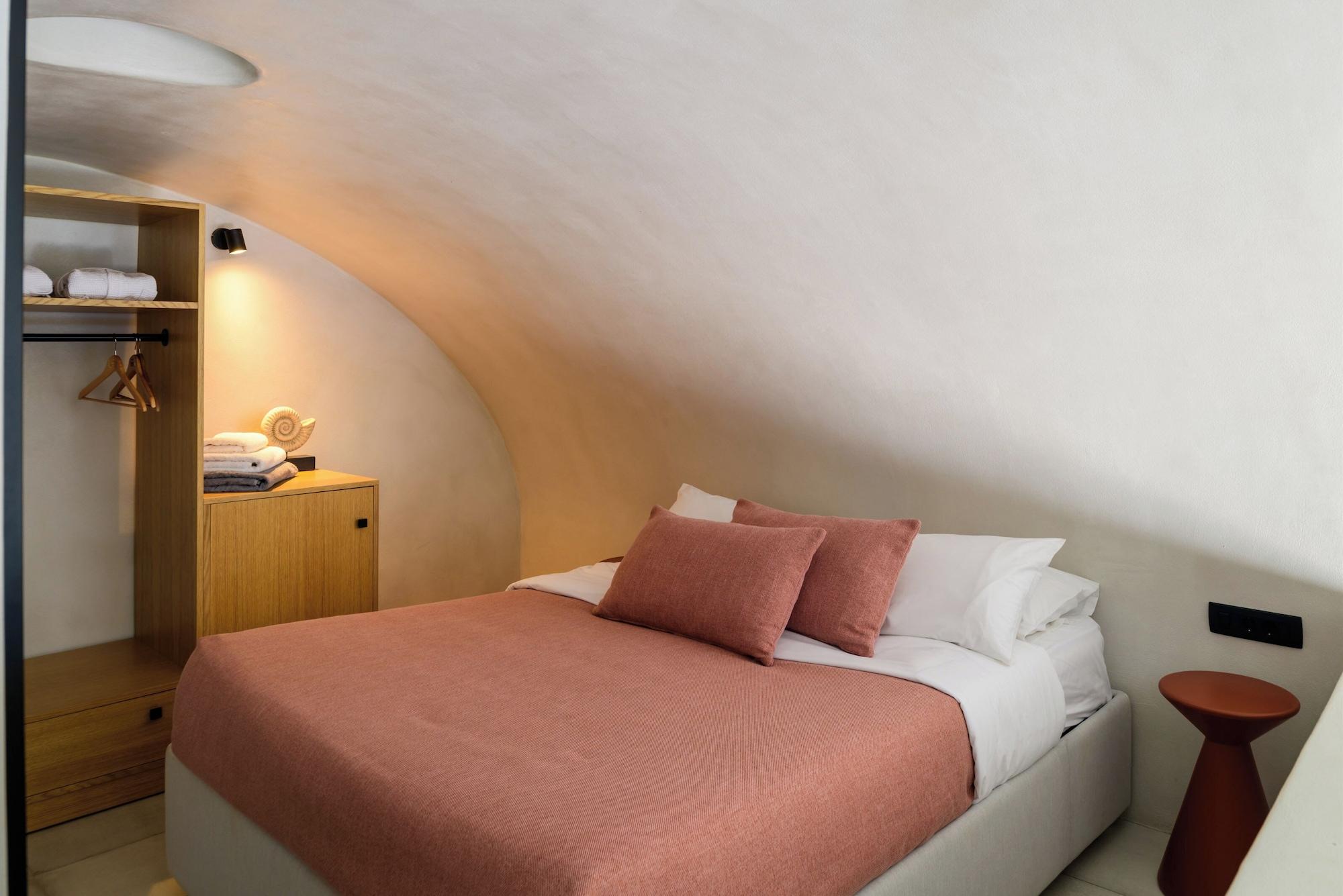 2 Bedrooms, Family Suite, Caldera and Sea View, Jetted Tub