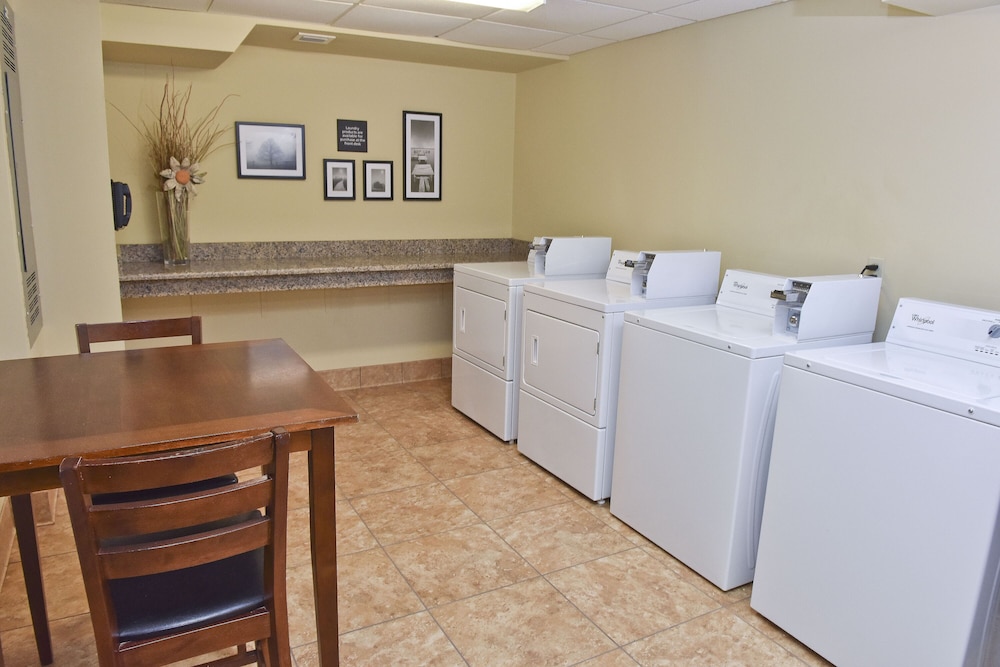 Holiday Inn Express Suites Columbus North 52/54
