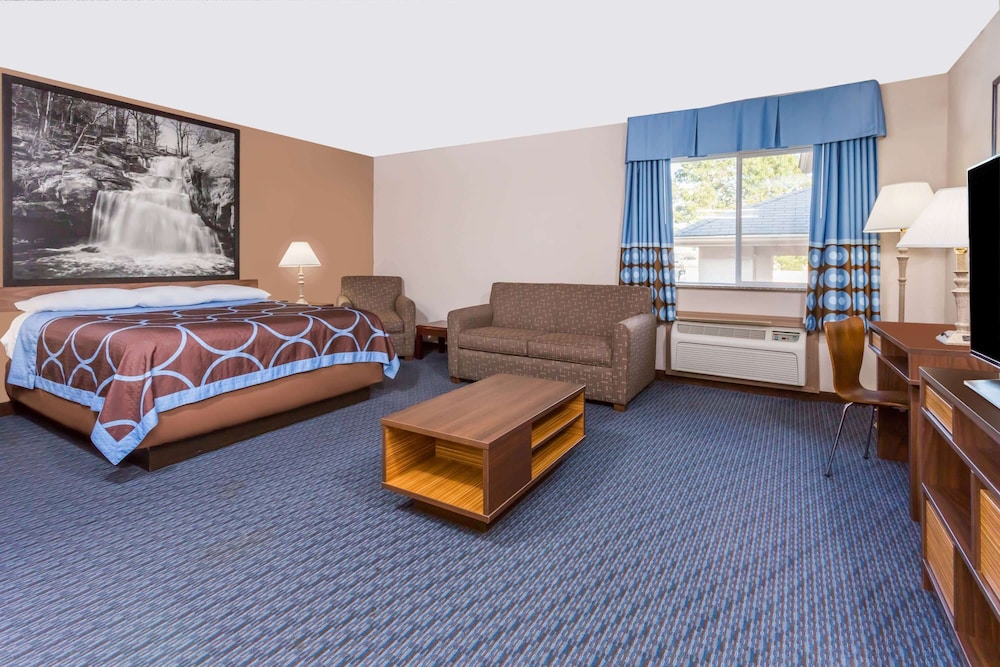 Super 8 By Wyndham El Dorado 8/25