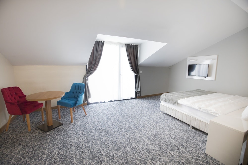 ROYAL INCI AIRPORT HOTEL 23/67