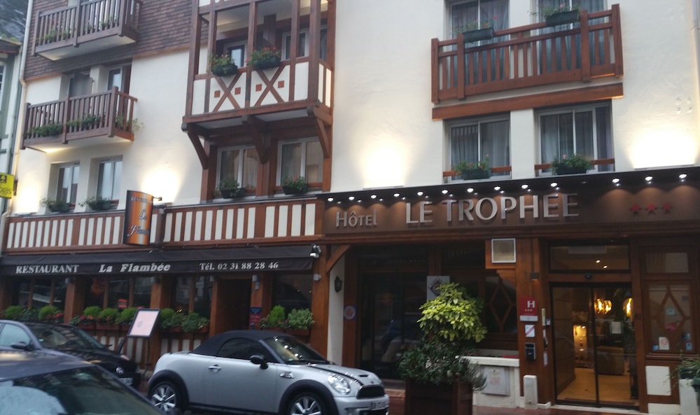 Hotel Le Trophee 6/76