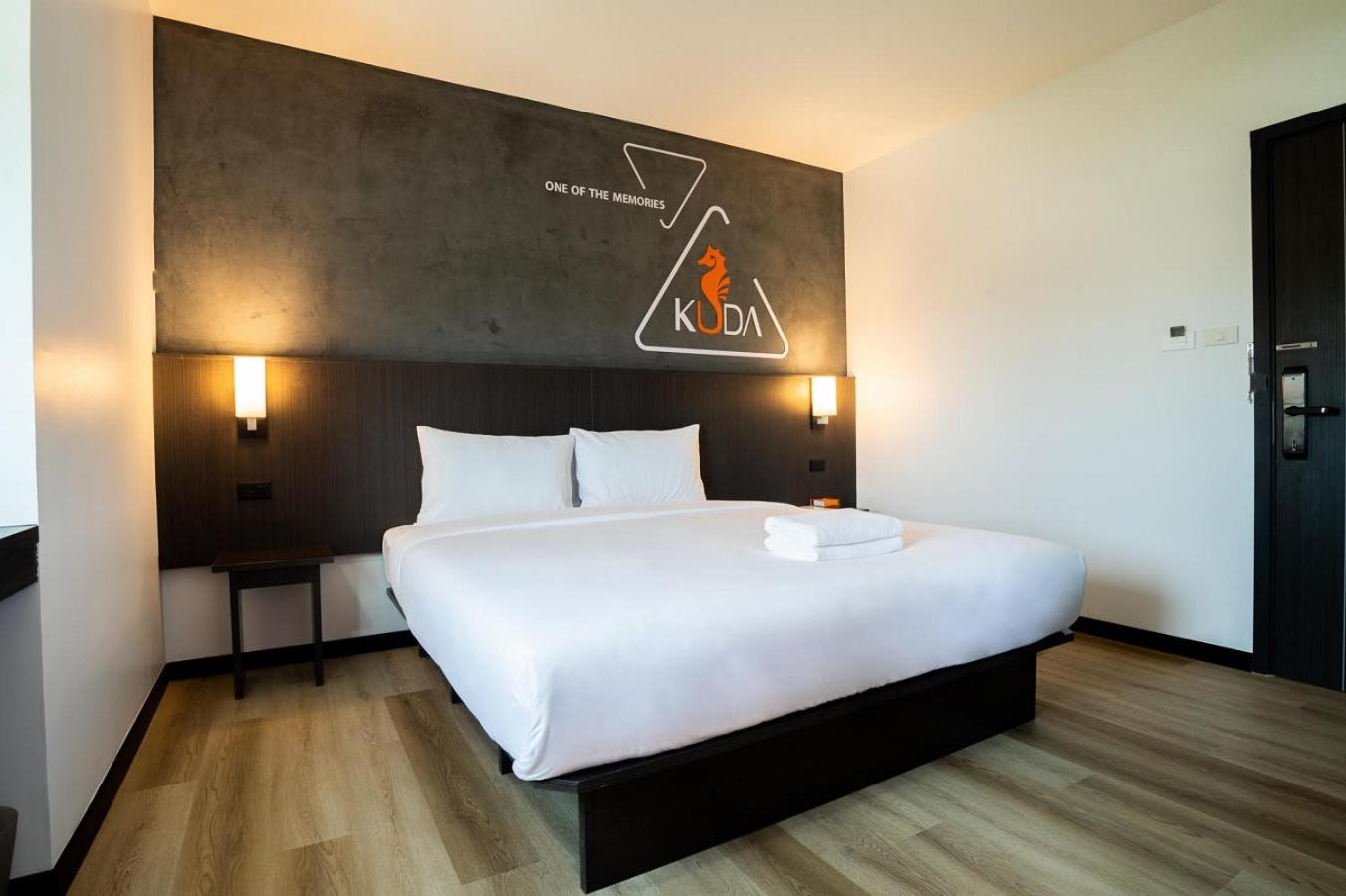 Kuda Asia Hotel Bang Saen 10/19