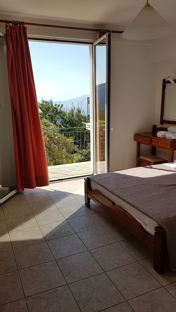 Orfeas Hotel 34/48