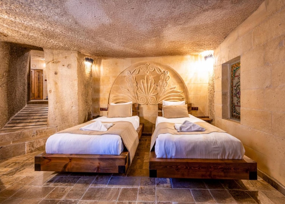 Noahs Ark Cave Hotel 16/50
