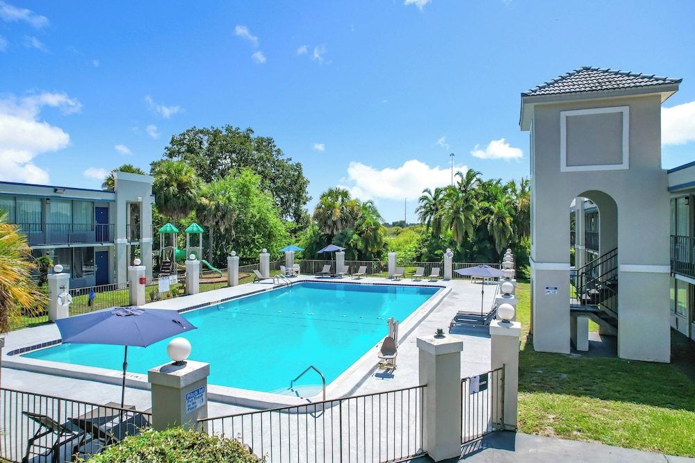 Stayable Suites Lakeland 61/66