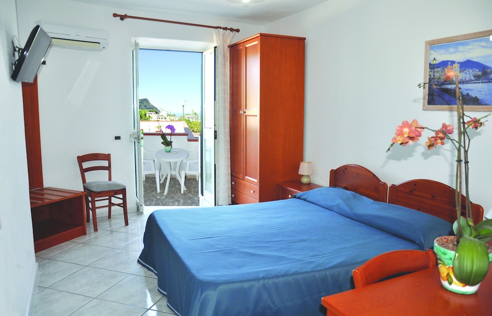 CLASSIC, DOUBLE BED, SEA VIEW