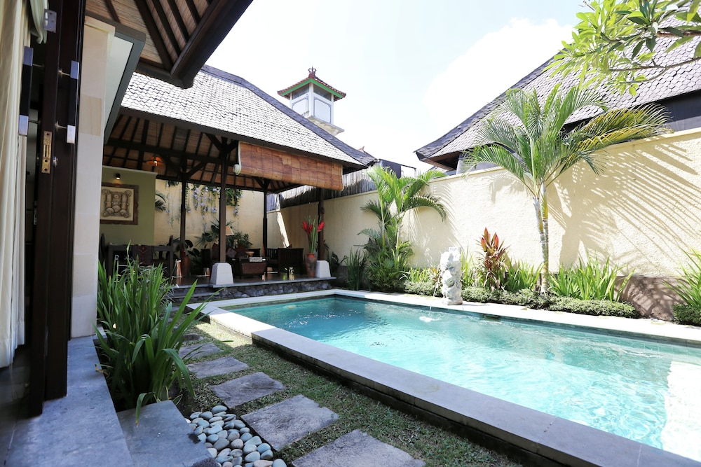 THE SANYAS SUITE 68/72