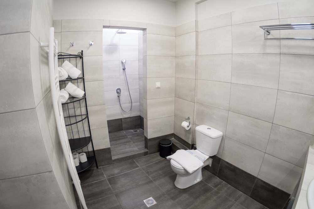 Connect Studios & Apartments 43/47