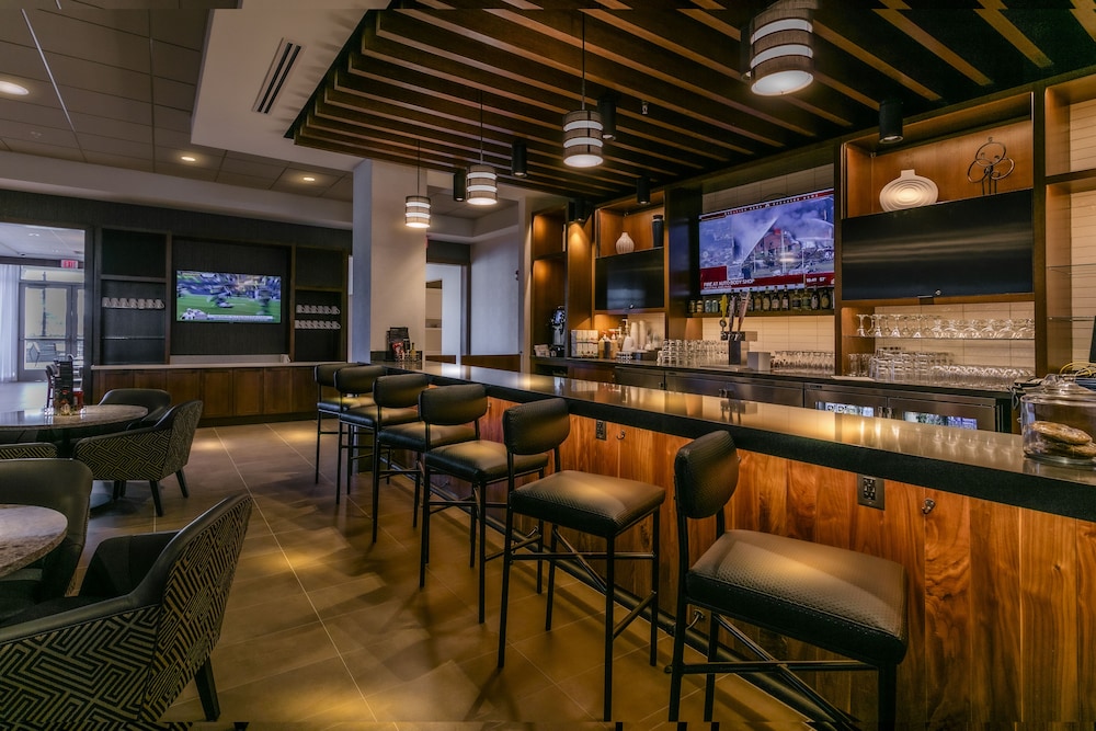 Hyatt Place Wilmington Riverfront 50/66