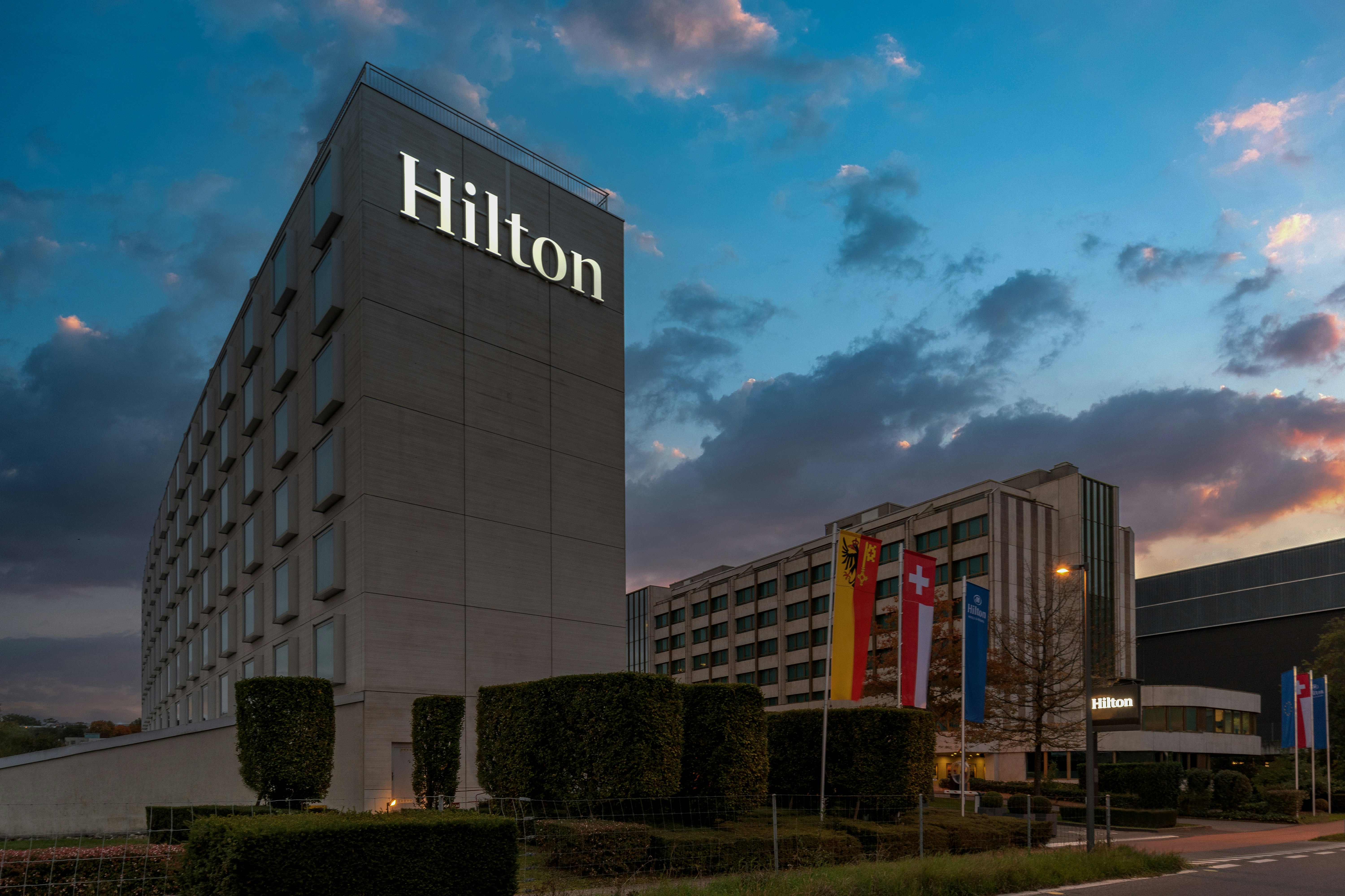 Hilton Geneva Hotel and Conference Centre (EX-Starling E EX-Crowne) 3/81