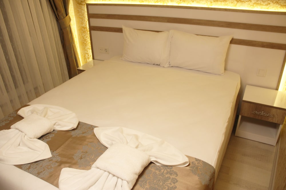 Theodian Hotel 34/74
