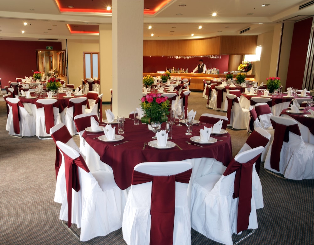 Hotel Abastos Plaza 46/68