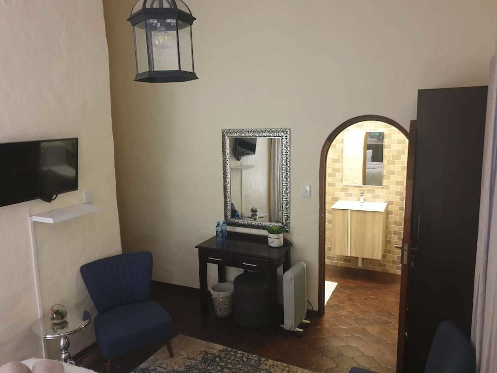 Airport Tower Lodge 35/47