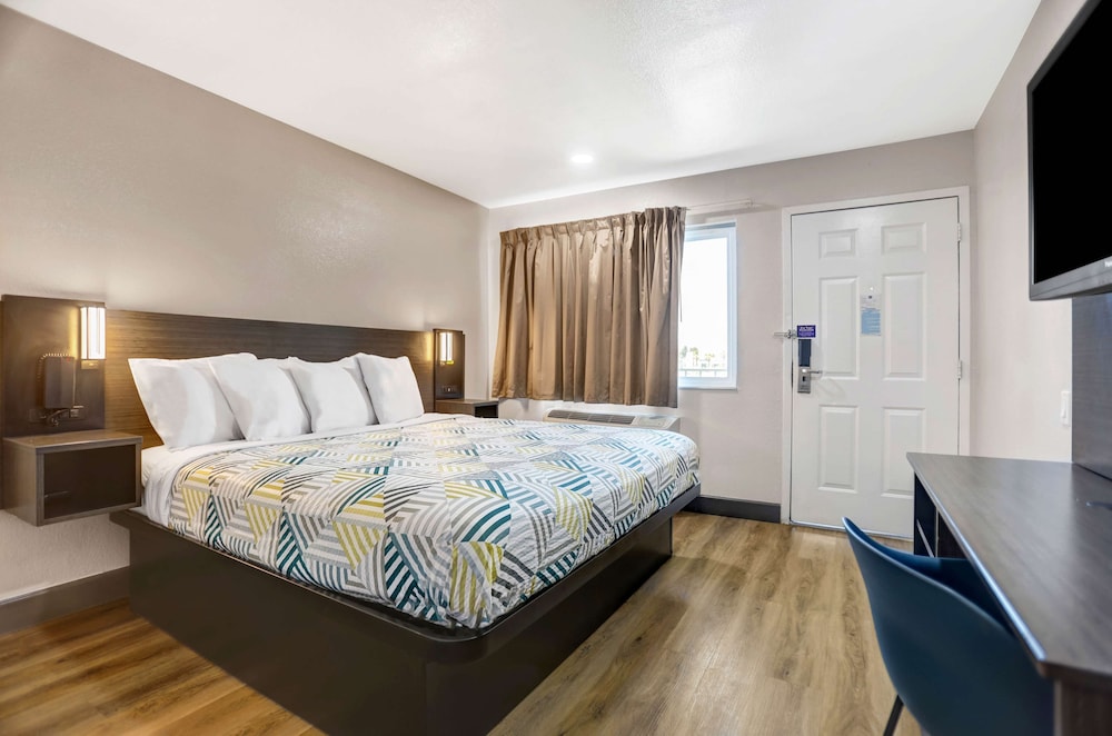 Motel6 San Bernardino, CA - North 20/58