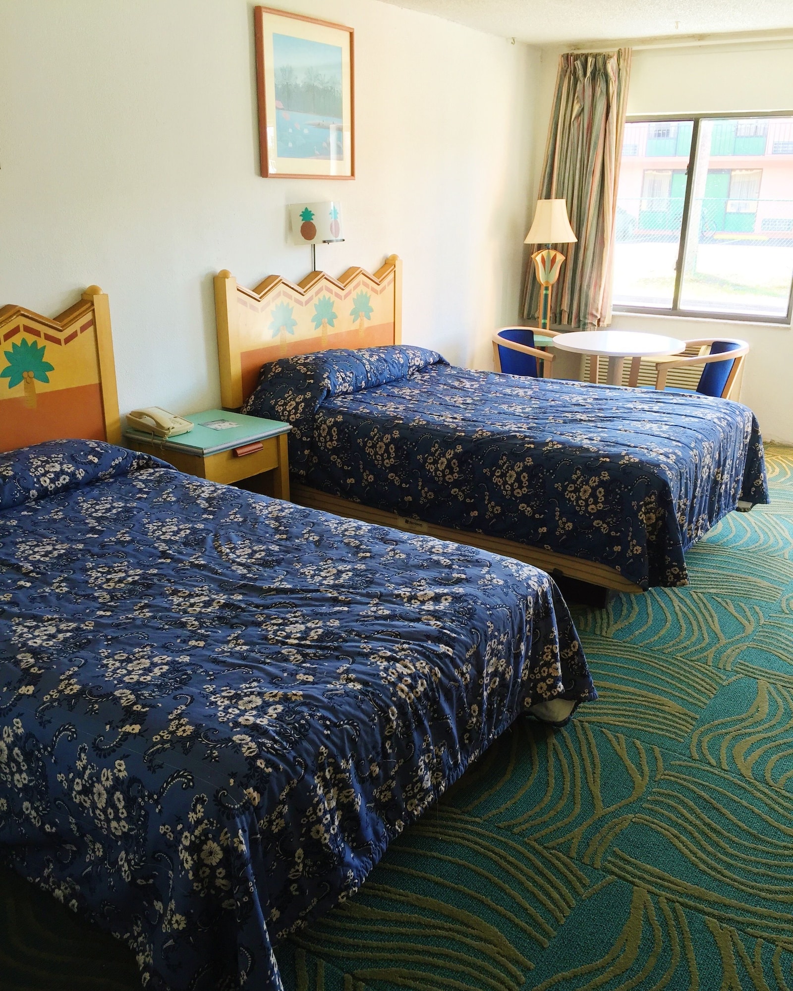 STANDARD, 2 DOUBLE BEDS