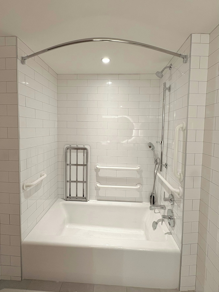 Virginia Guesthouse Hotel and Conference Center 50/50